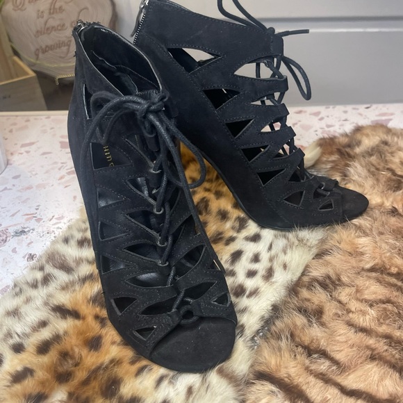 Chinese Laundry Shoes - 3/$20 💥 Chinese Laundry Strappy Lace-up Black Heels | Size 6.5